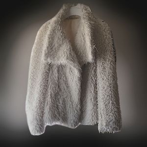 Hollister off white faux fur coat m/l